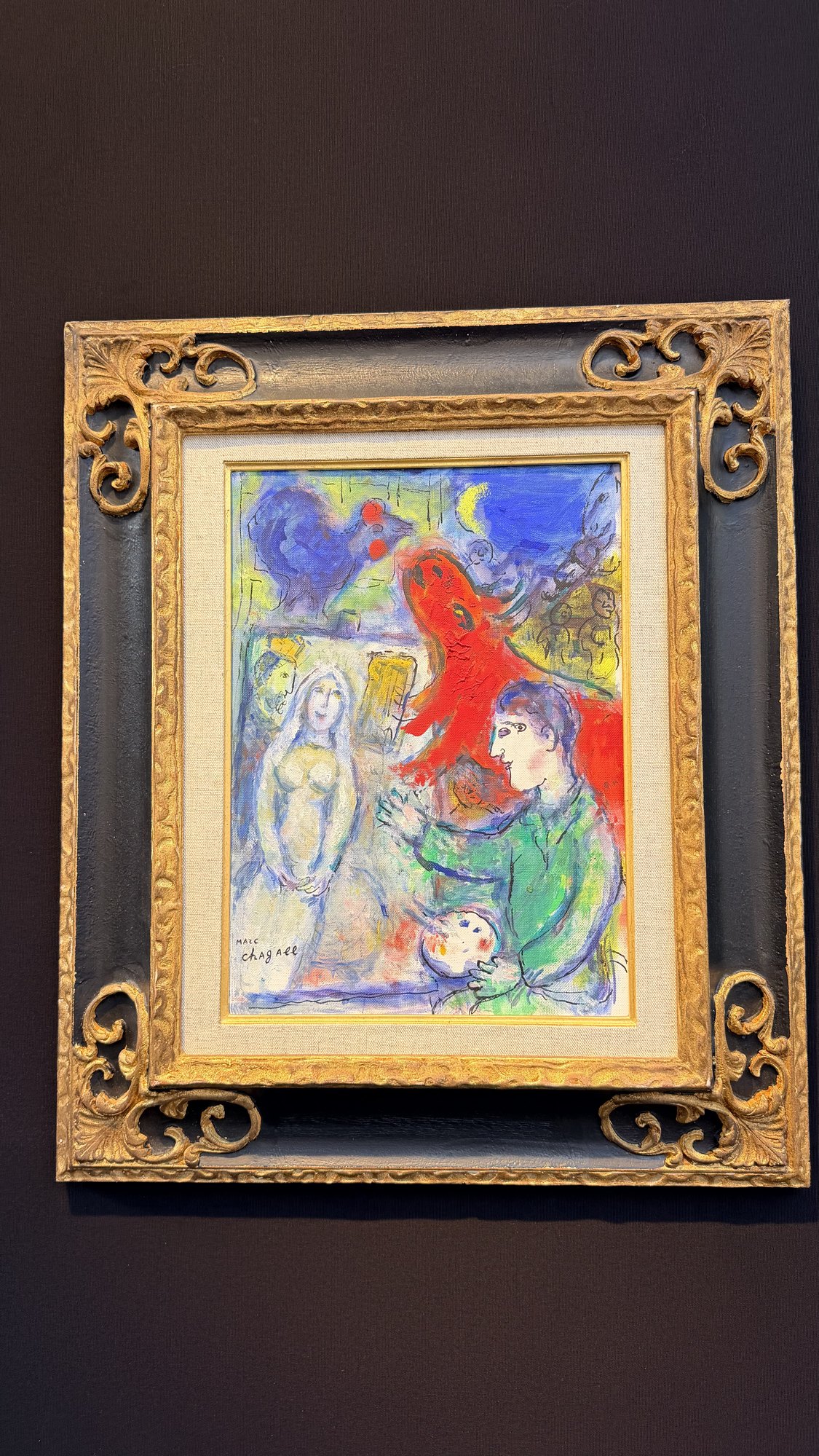 Peinture de Marc Chagall présentée dans un cadre ancien doré